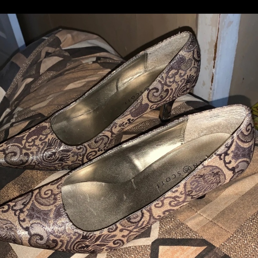 Karen Scott Heels!